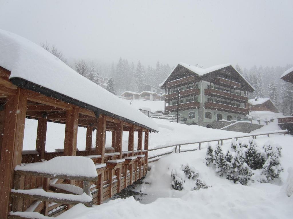 Rta Torre Del Brenta Aparthotel Madonna di Campiglio Ngoại thất bức ảnh